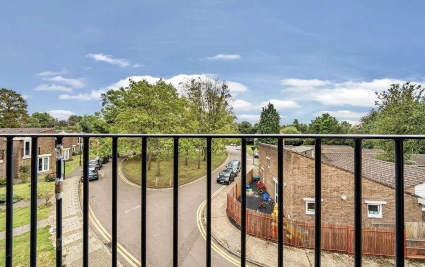 2 bed property in Stonegrove Gardens, Edgware